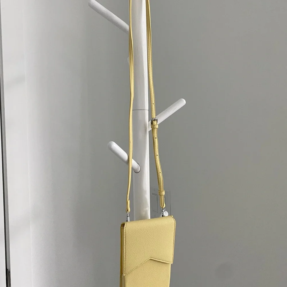 Crossbody Handbag for Spring - Picture 3 of 6